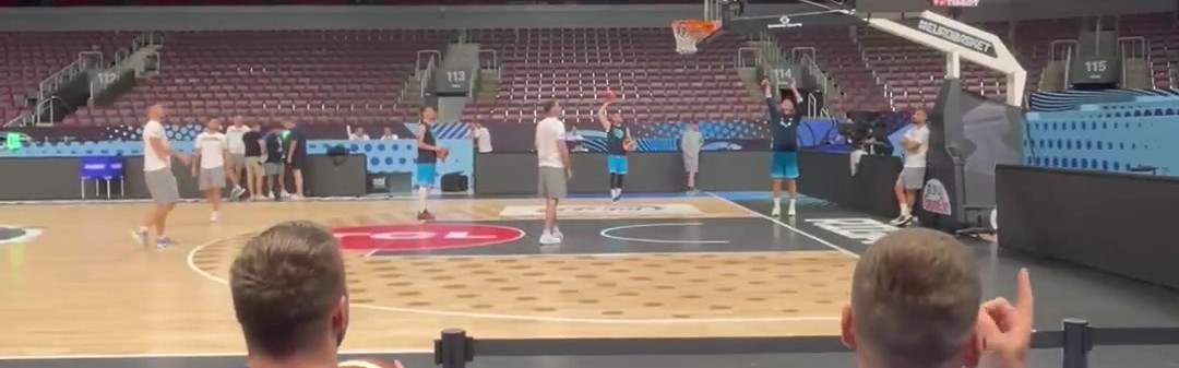 必发交易指数-提前进入比赛模式？东契奇赛前热身坐在替补席命中超远三分！